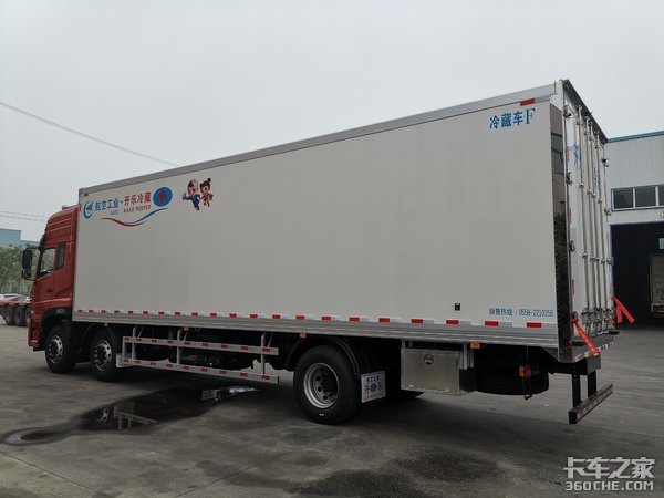 这台冷藏车少见 拉的货物竟是电子元件