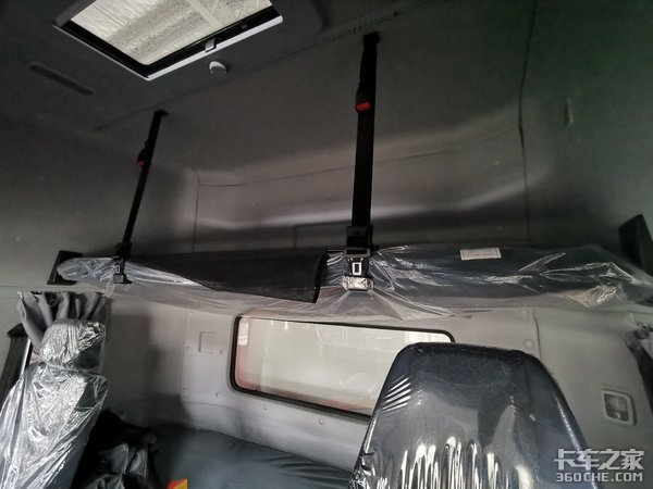 这台冷藏车少见 拉的货物竟是电子元件