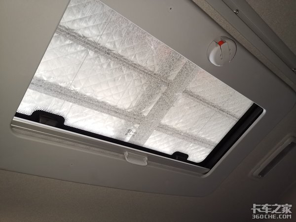 这台冷藏车少见 拉的货物竟是电子元件