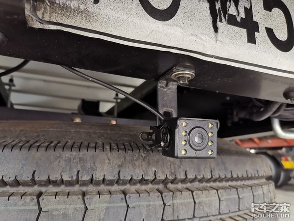 这台冷藏车少见 拉的货物竟是电子元件