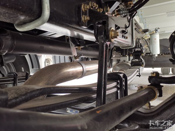 这台冷藏车少见 拉的货物竟是电子元件