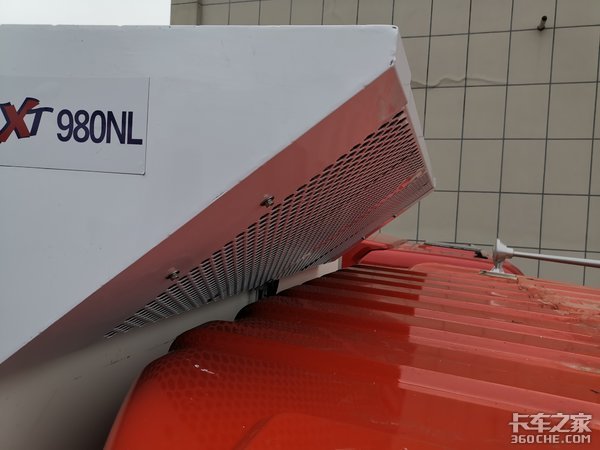 这台冷藏车少见 拉的货物竟是电子元件