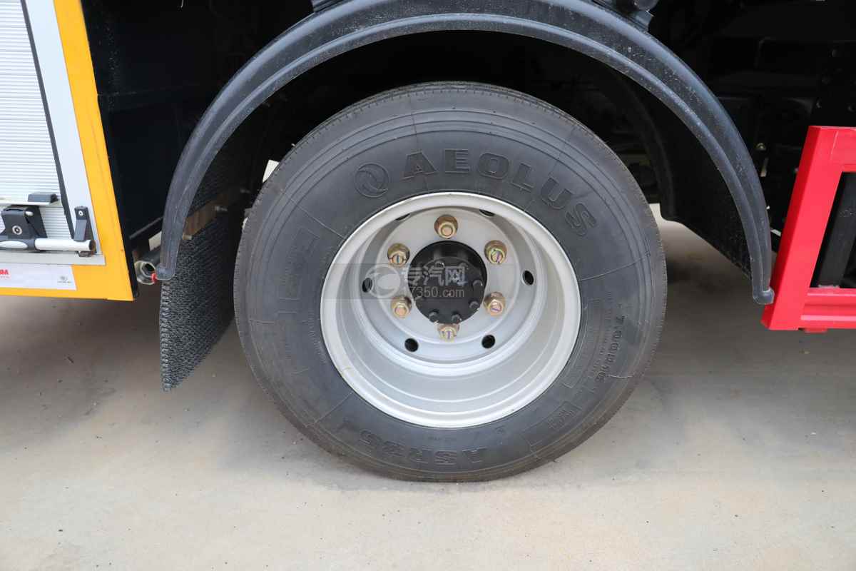 东风多利卡双排国六3.69方消防洒水车轮胎