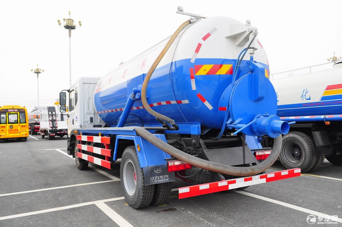 东风多利卡D9吸污车左后45°图