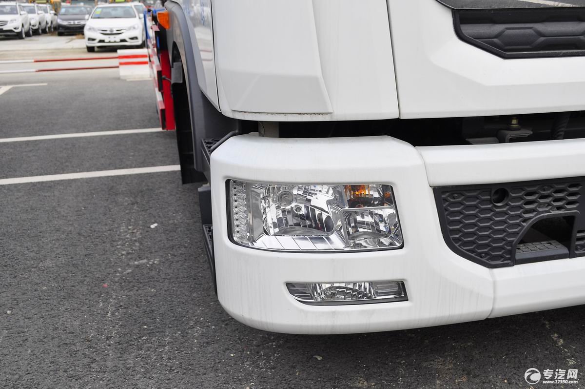 东风多利卡D9吸污车大灯