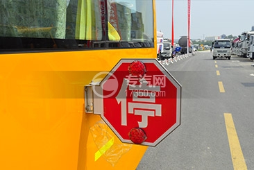 STOP标牌和警示灯