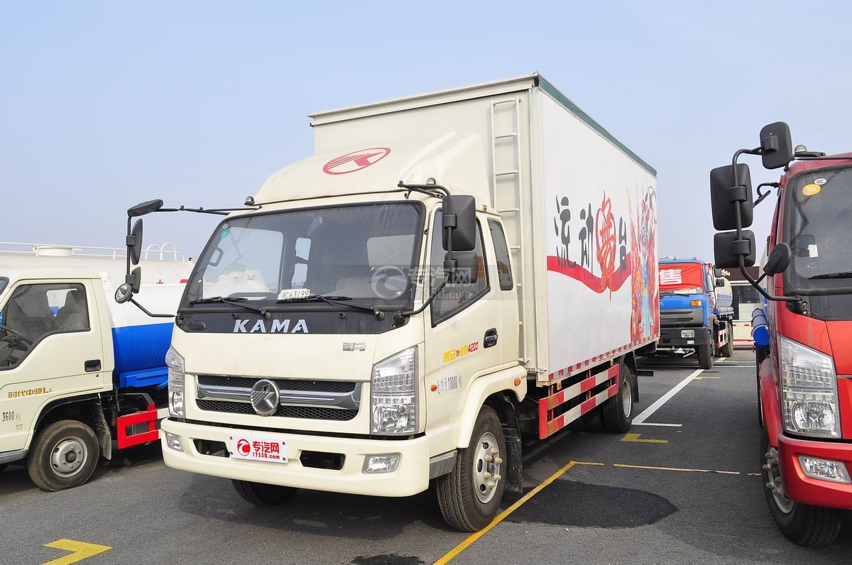 凯马骏驰4200单桥5.4米舞台车左侧面45°图