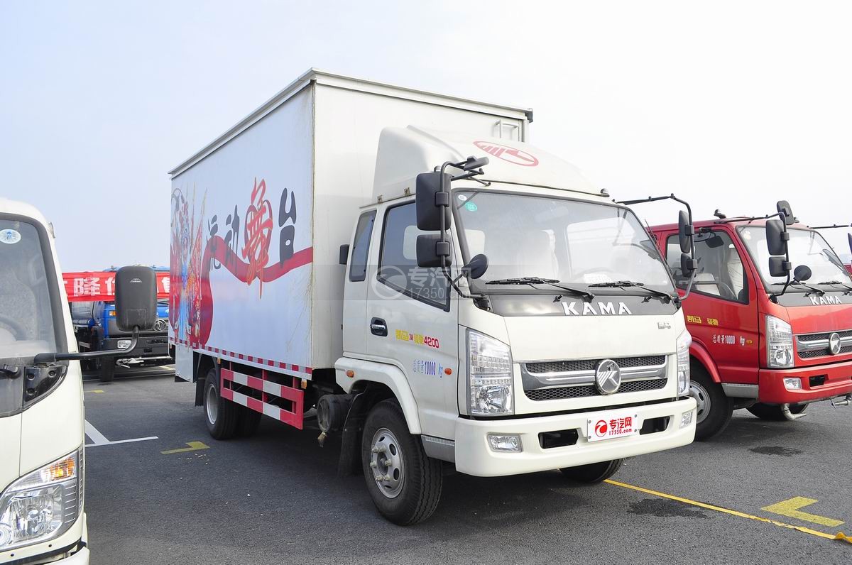 凯马骏驰4200单桥5.4米舞台车右侧面45°图