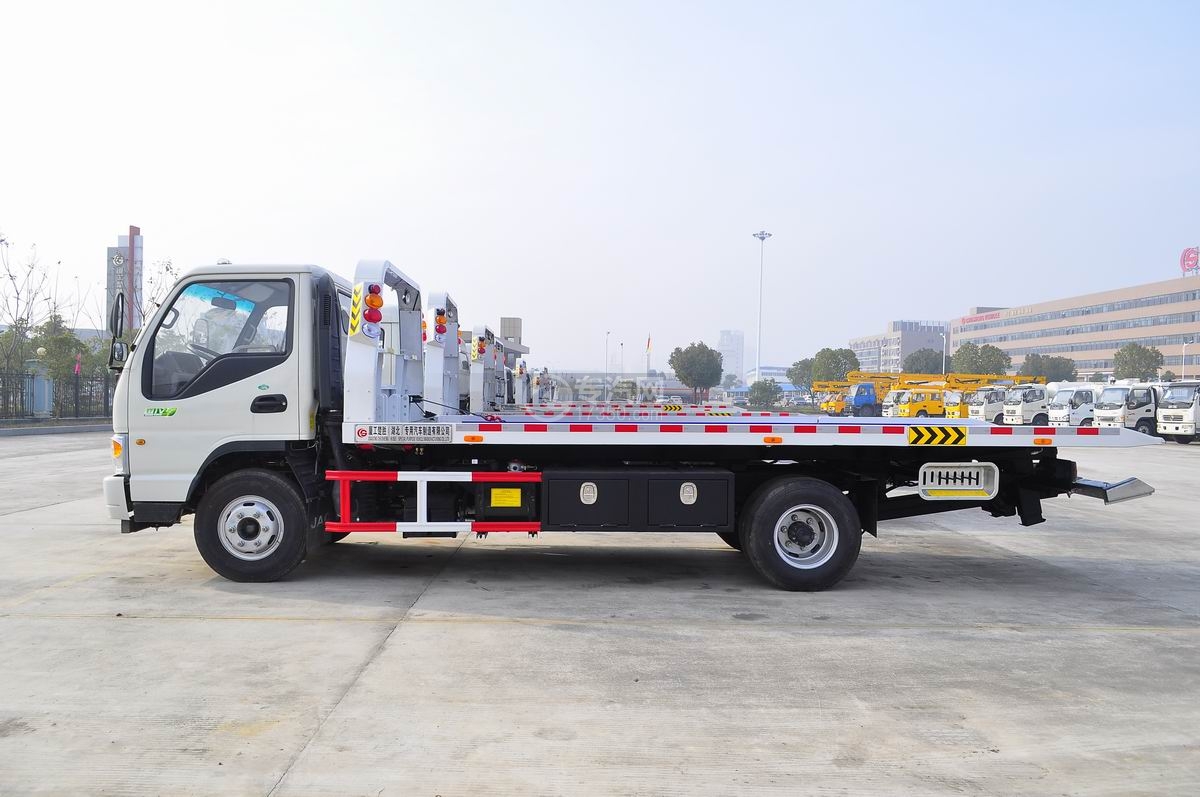 江淮康铃一拖二平板清障车（白）左面