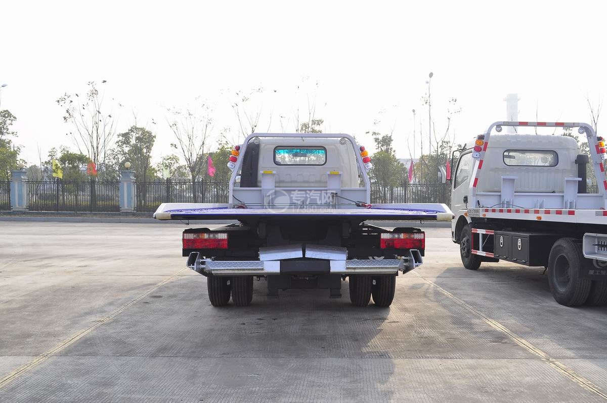 江淮康铃一拖二平板清障车（白）后面