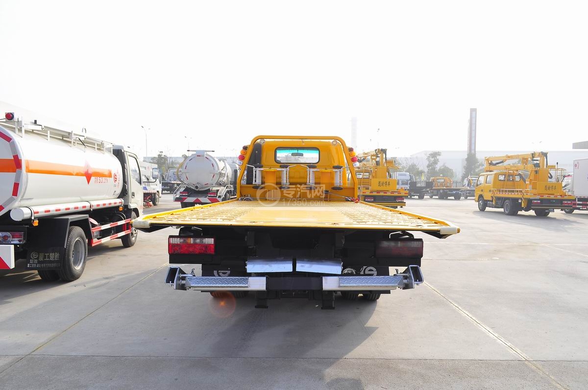 江淮康铃一拖二平板清障车（黄）后面