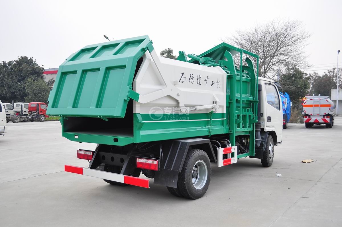 东风多利卡D6对接挂桶式垃圾车右后45°图