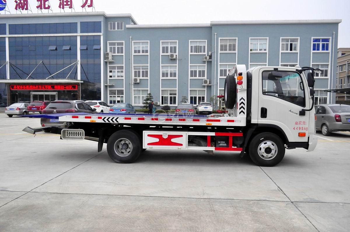 大运奥普力蓝牌一拖二清障车(带液压尾板)右侧