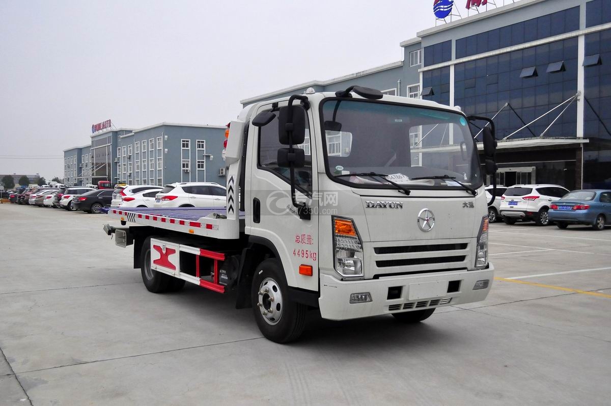 大运奥普力蓝牌一拖二清障车(带液压尾板)右前面30°