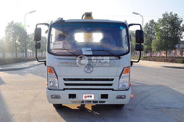 大运奥普力单排国五平板带吊清障车前面