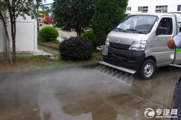 高压清洗车工作图片
