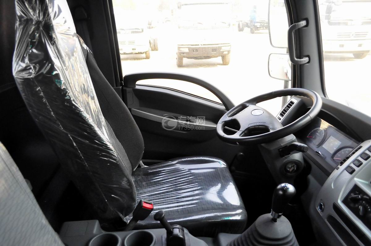 大运奥普力国五一拖二带吊清障车驾驶座椅