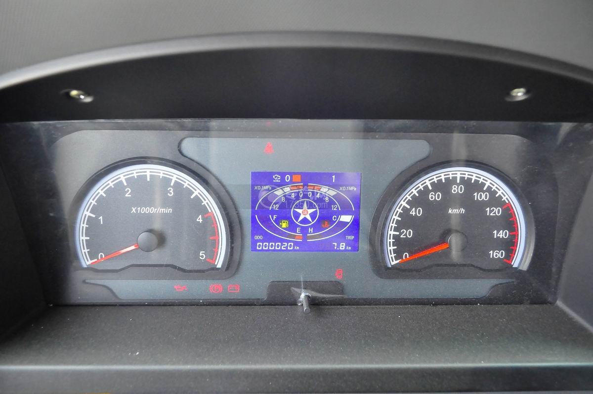 大运奥普力国五一拖二带吊清障车仪表盘