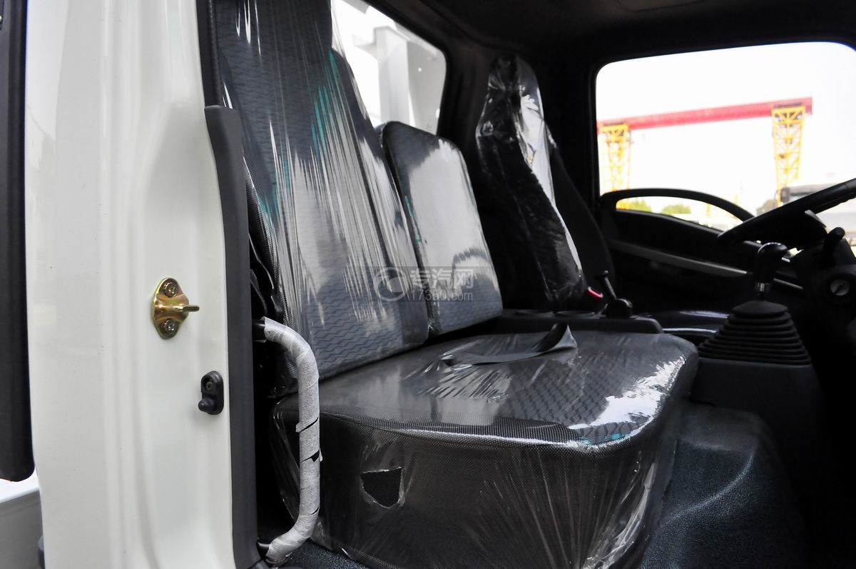 大运奥普力国五一拖二带吊清障车副驾驶座椅