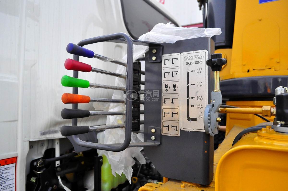 大运奥普力国五一拖二带吊清障车操纵杆