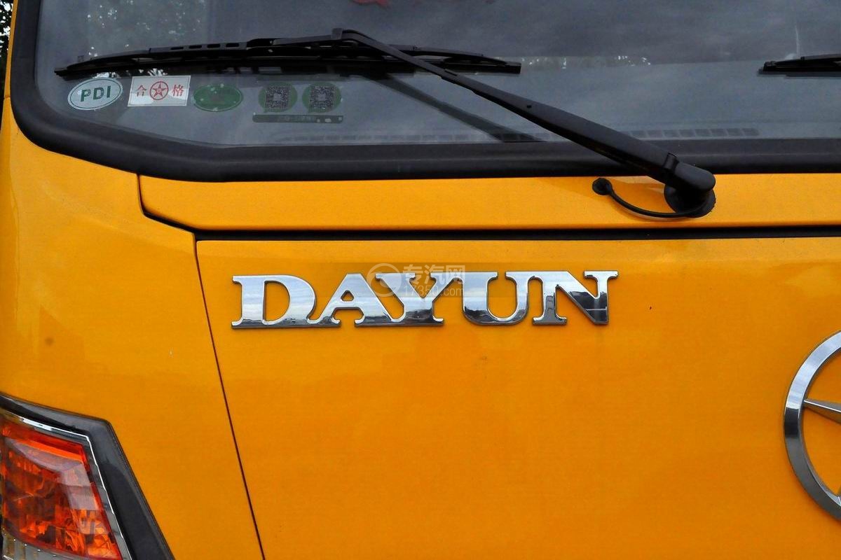 大运奥普力4400轴距清障车细节图