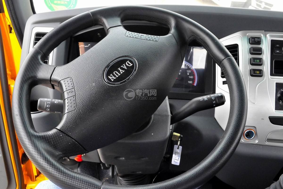 大运奥普力4400轴距清障车驾驶室方向盘