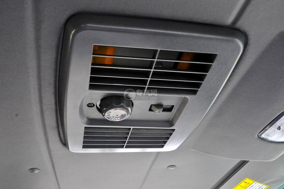 大运奥普力4400轴距清障车驾驶室天窗