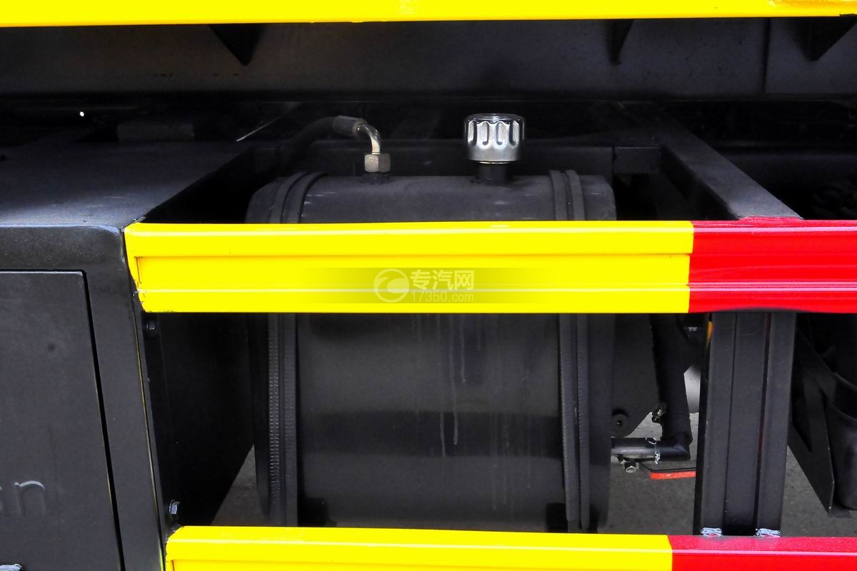 大运奥普力4400轴距清障车液压油箱