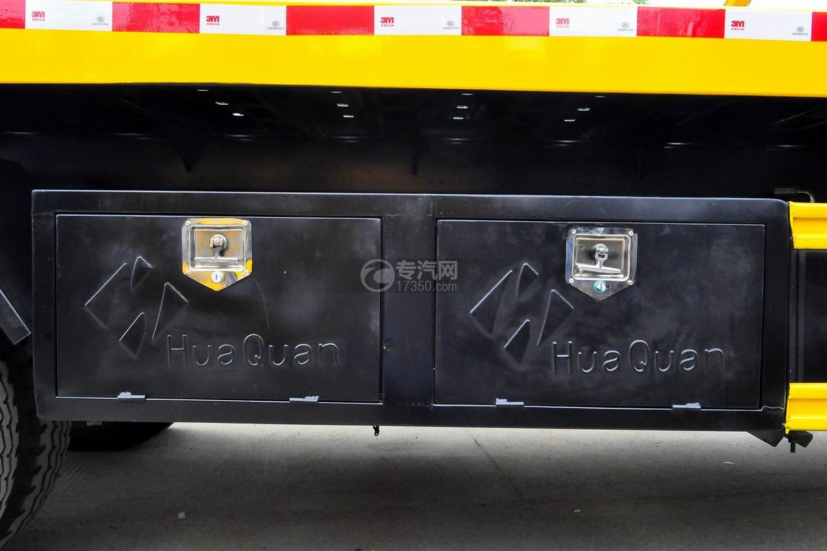 大运奥普力4400轴距清障车工具箱