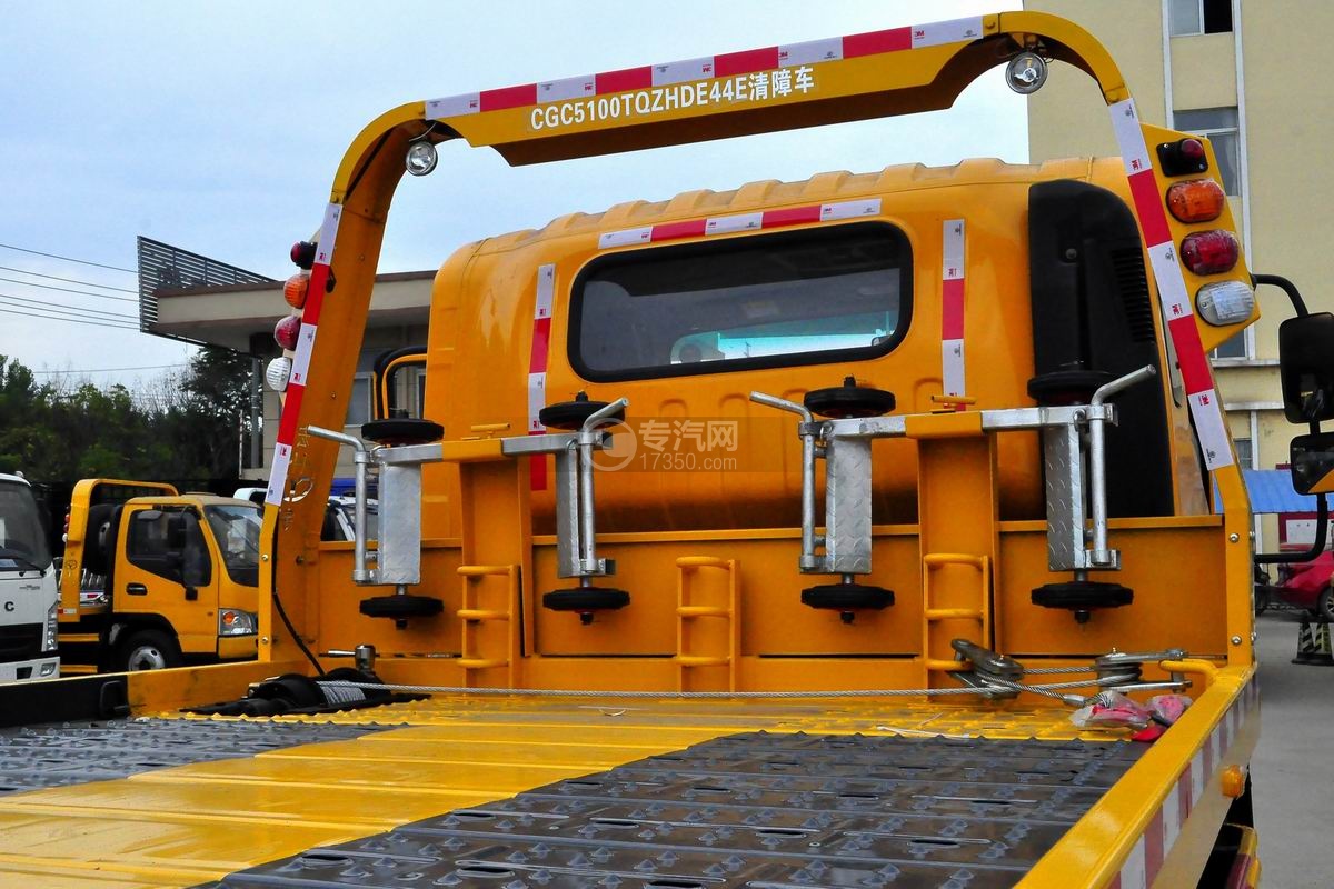 大运奥普力4400轴距清障车救援小车