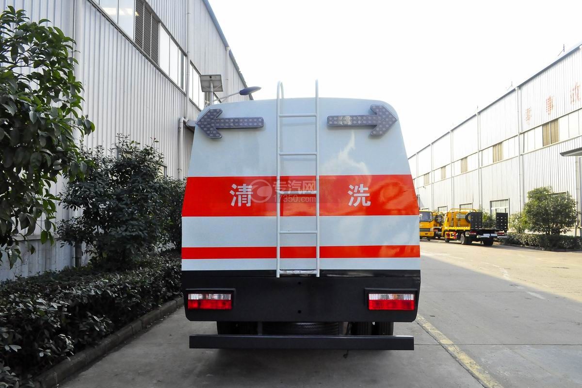 东风小多利卡护栏清洗车正后图