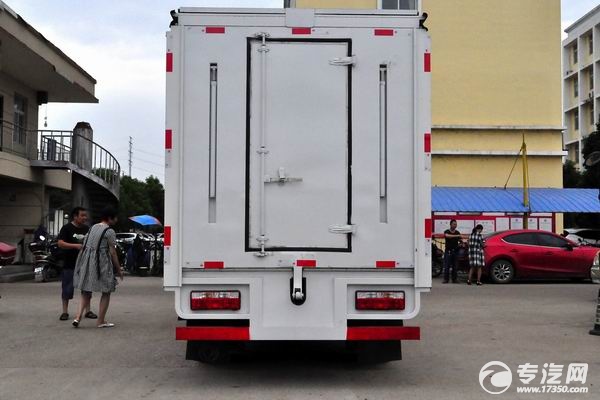 东风多利卡D6双排座舞台车