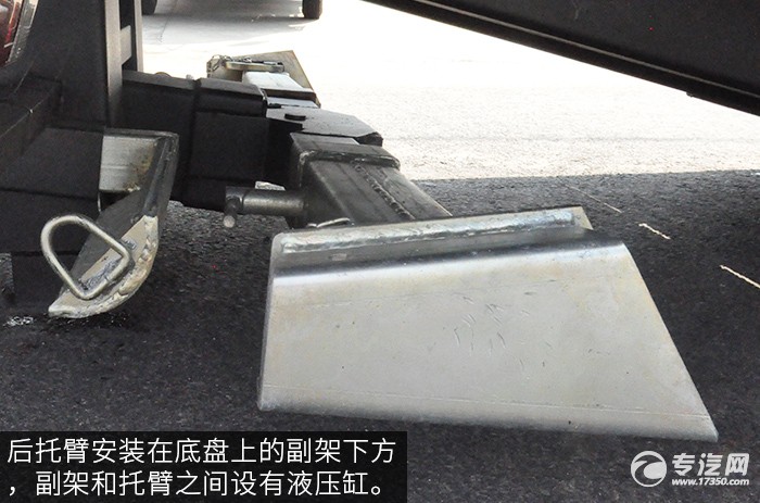 五十铃一拖二清障车测评后托臂