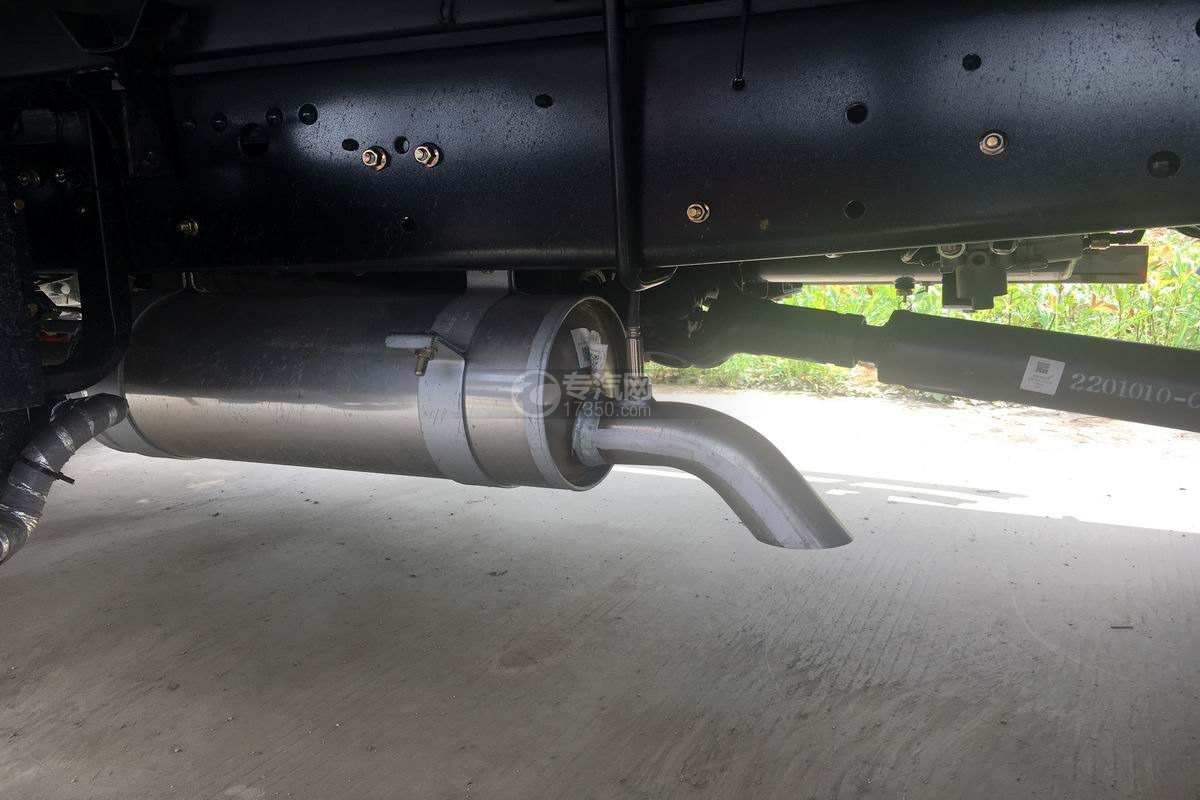 东风凯普特国六冷藏车排烟管