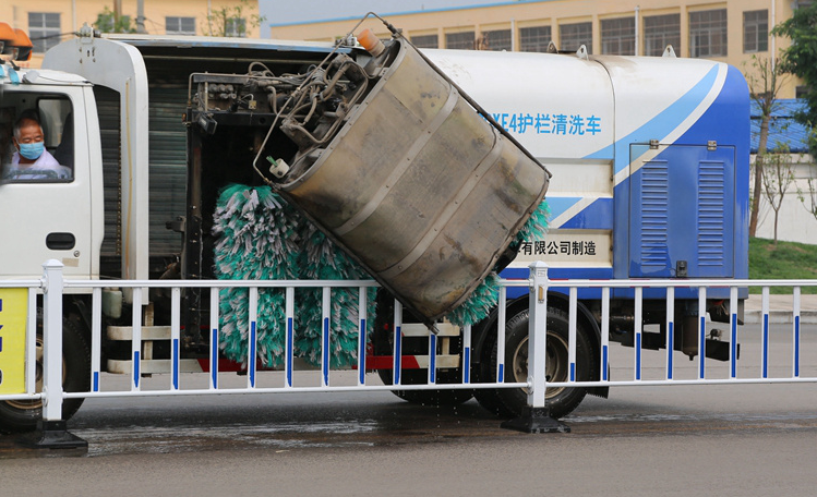 护栏清洗车