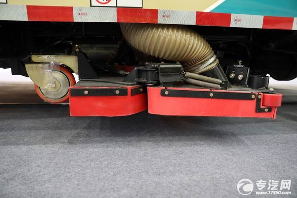 庆铃五十铃多功能吸尘车