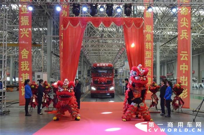 年产突破万辆大关 陕汽大同专用车举行第10000辆重型专用车下线仪式