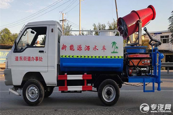 四轮电动洒水车左侧图