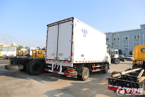东风专底畅行D1L国六5米冷藏车右后图