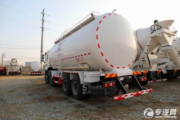 陕汽德龙新M3000前四后八国六粉粒物料运输车