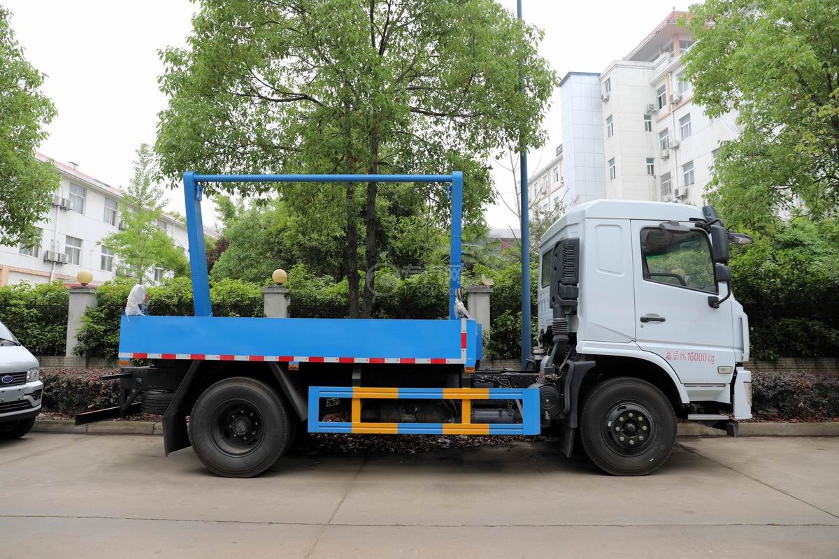 东风专用底盘D3L国六摆臂式垃圾车侧面图