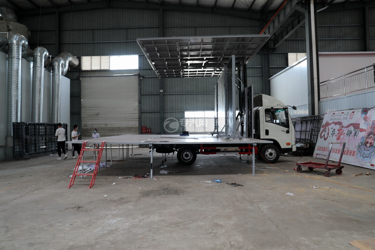 大运新奥普力国六流动舞台车右侧图