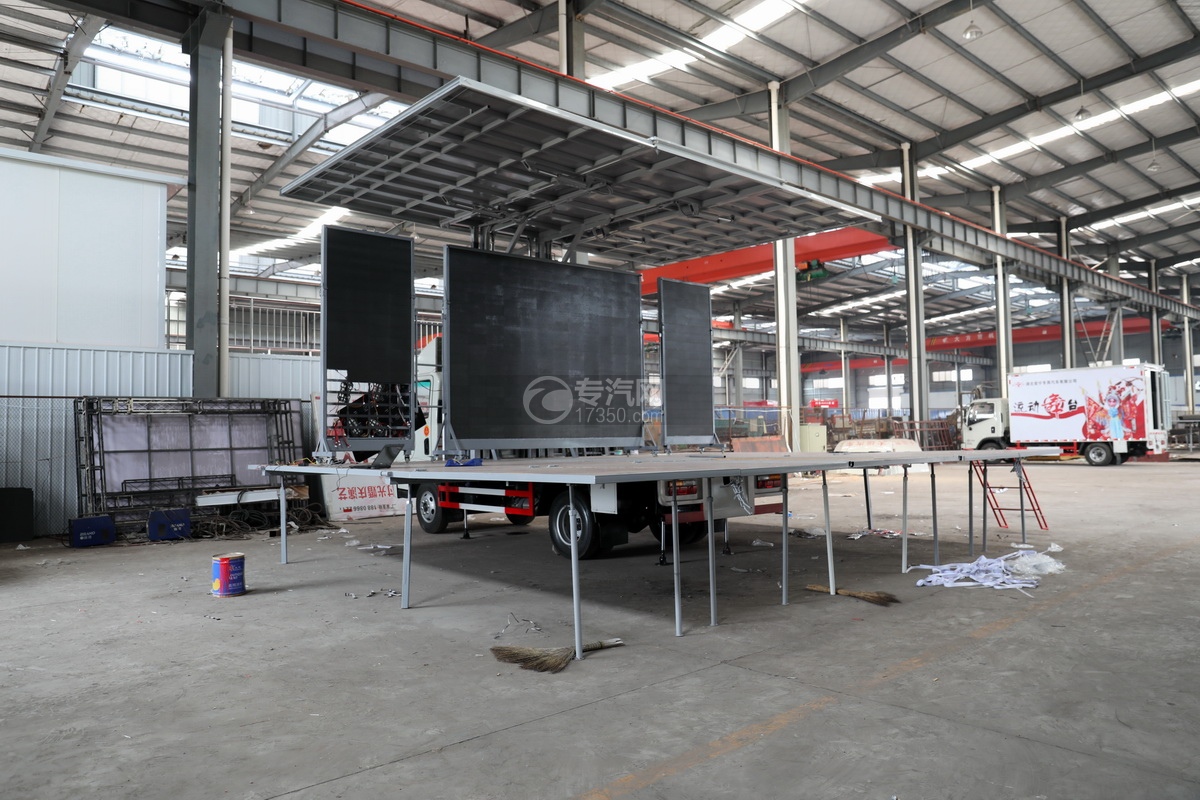 大运新奥普力国六流动舞台车左后图