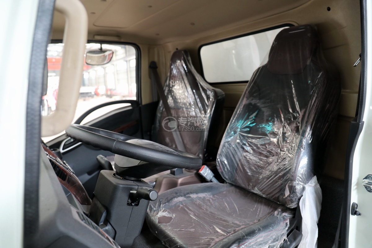 大运新奥普力国六流动舞台车驾驶室