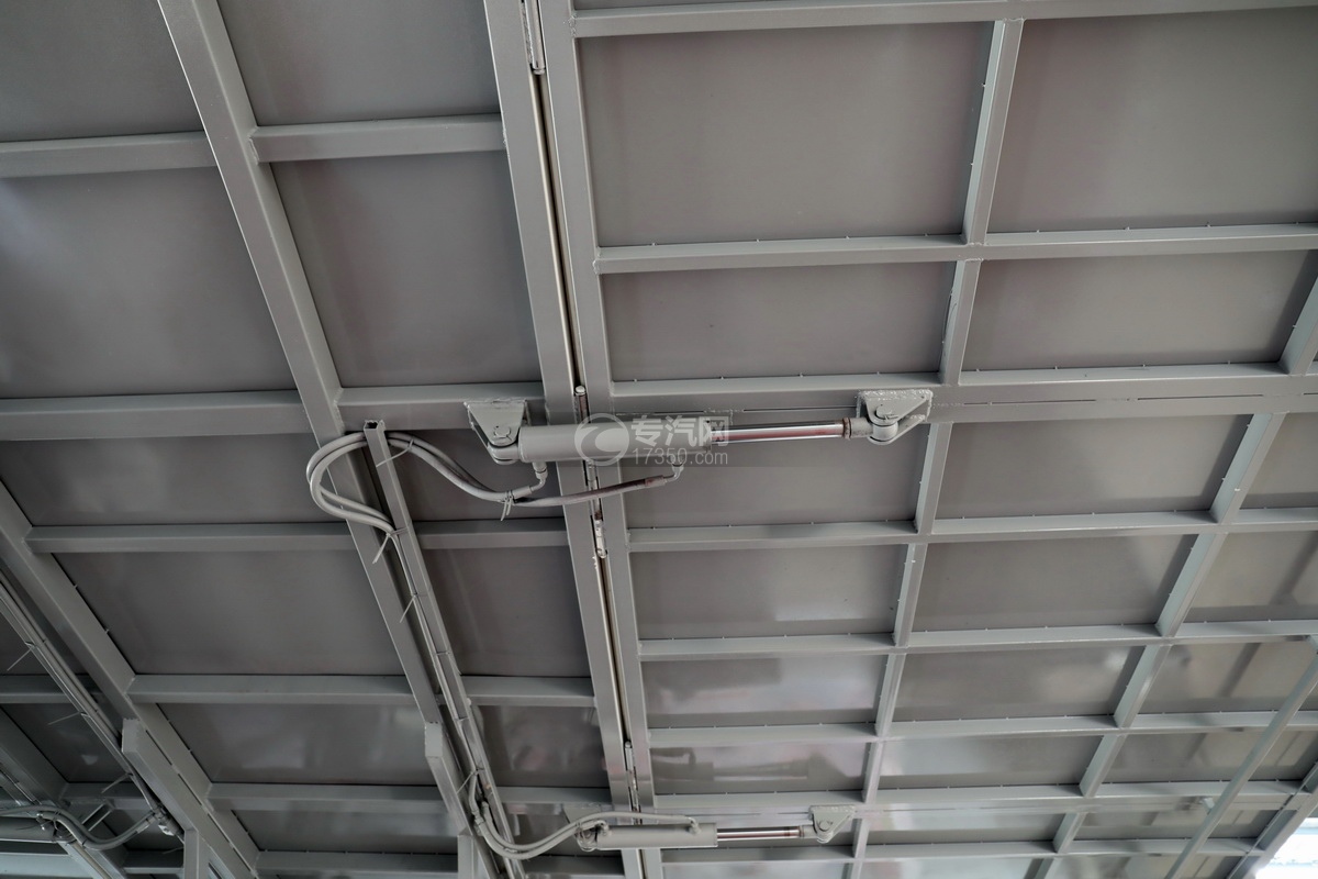 大运新奥普力国六流动舞台车液压油缸