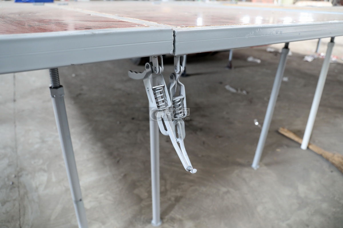 大运新奥普力国六流动舞台车细节