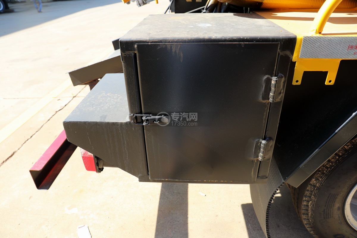 东风凯普特K6国六蓝牌清洗吸污车工具箱