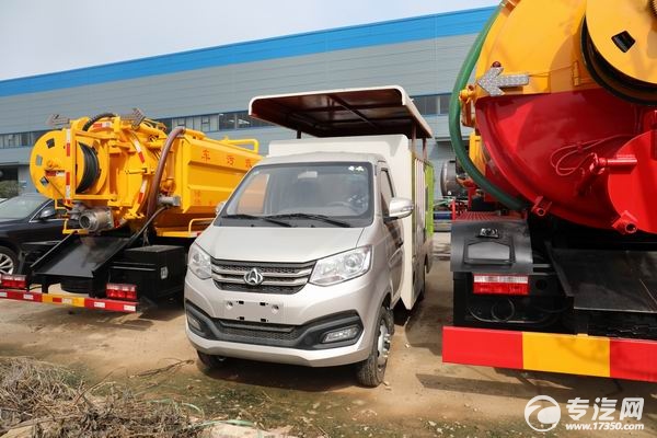 长安国六密闭式桶装垃圾运输车
