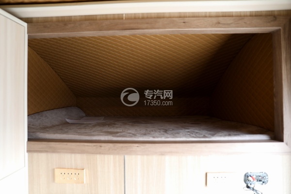 额头床