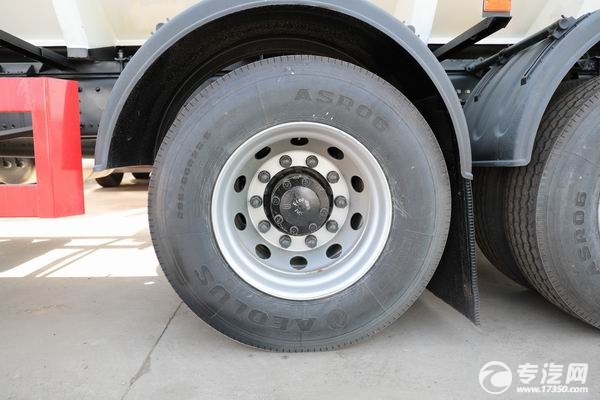 东风散装饲料运输车上295/80R22.5轮胎
